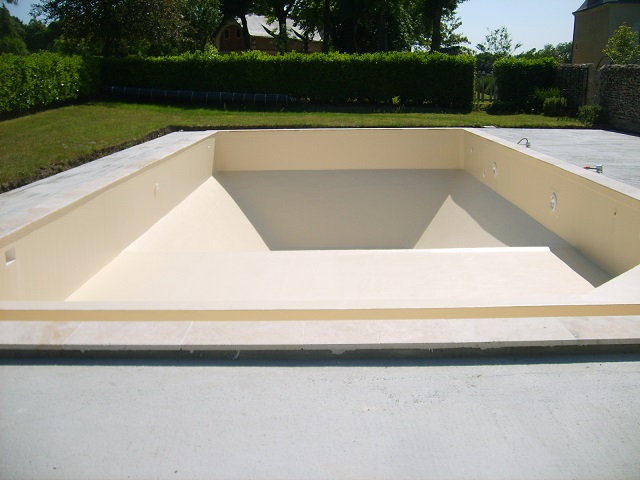 piscine panneaux mtalliques oxyds et liner dchir