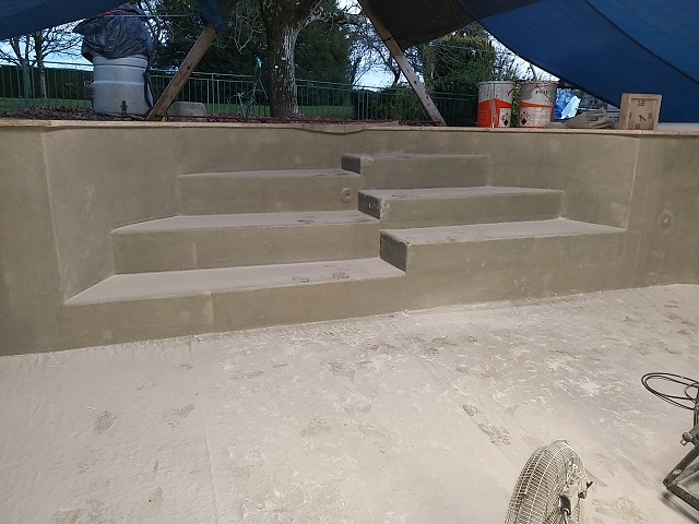 Moulage de l'escalier et ponçage