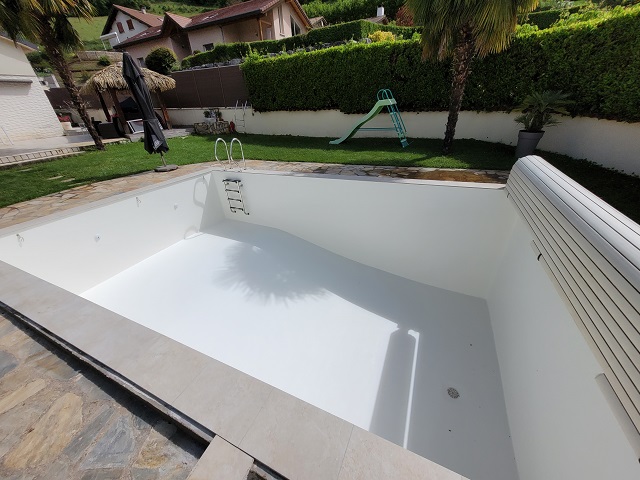 Finition polyester blanc cassé